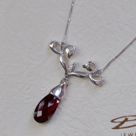 WHITE GOLD PENDANT K18  8.5GR WITH BRILLIANT 0.06 ct AND GARNET 514708030010
